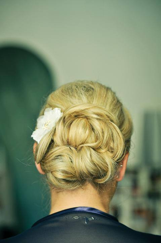 Illustration for article titled Things to Consider When Looking for a Wedding Hair and Make-Up Stylist in Rome